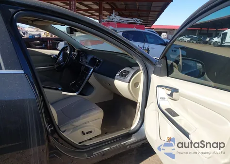 2014 Volvo S60 T5 z USA, uszkodzony, nr VIN YV1612FS3E1295005